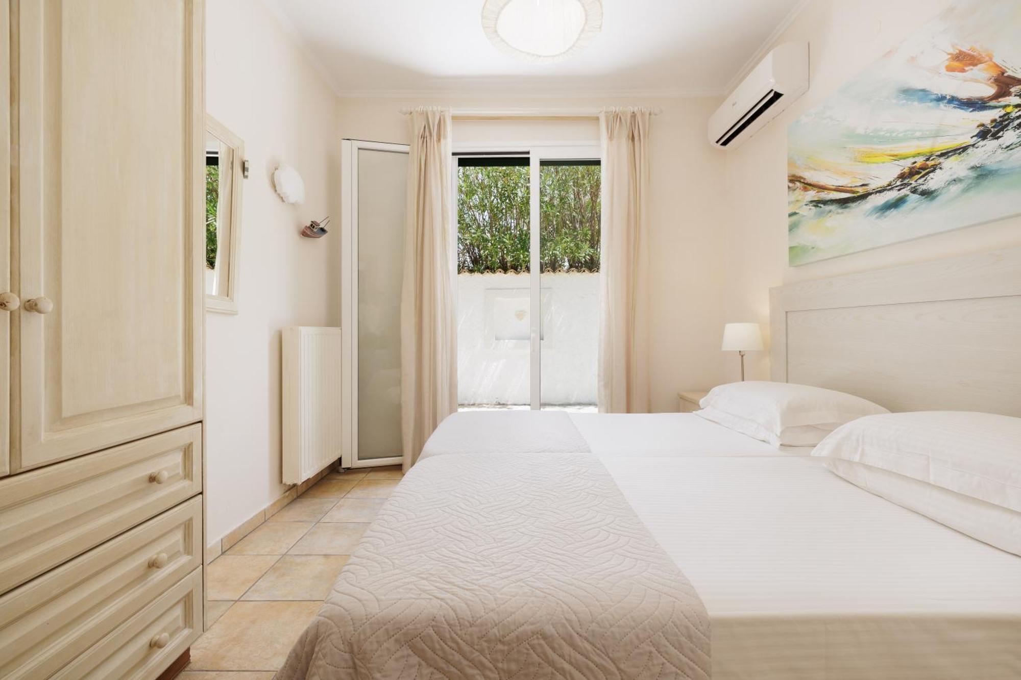 Beachfront Villa Victoras - With Private Beach Sidárion Buitenkant foto