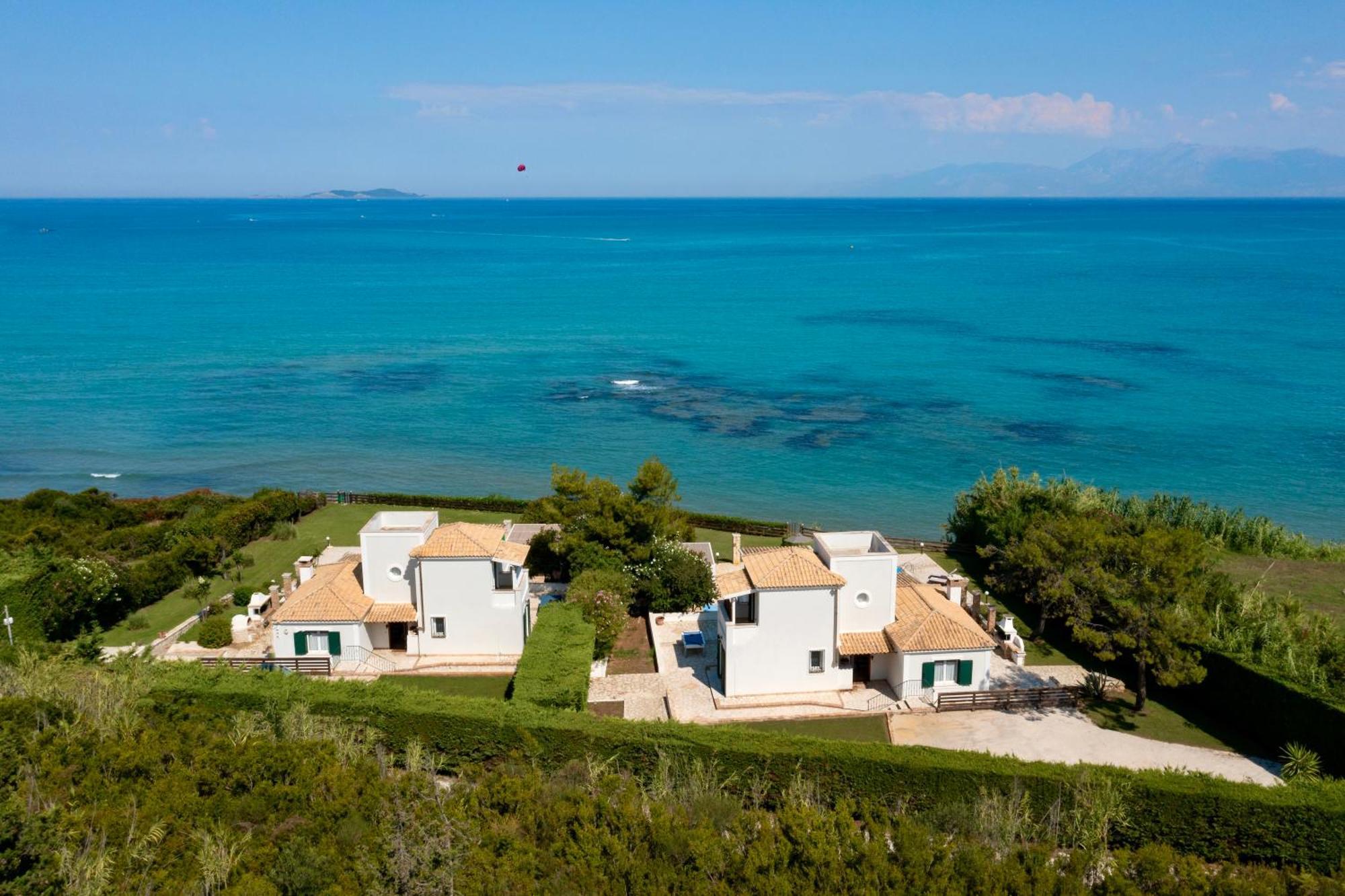 Beachfront Villa Victoras - With Private Beach Sidárion Buitenkant foto