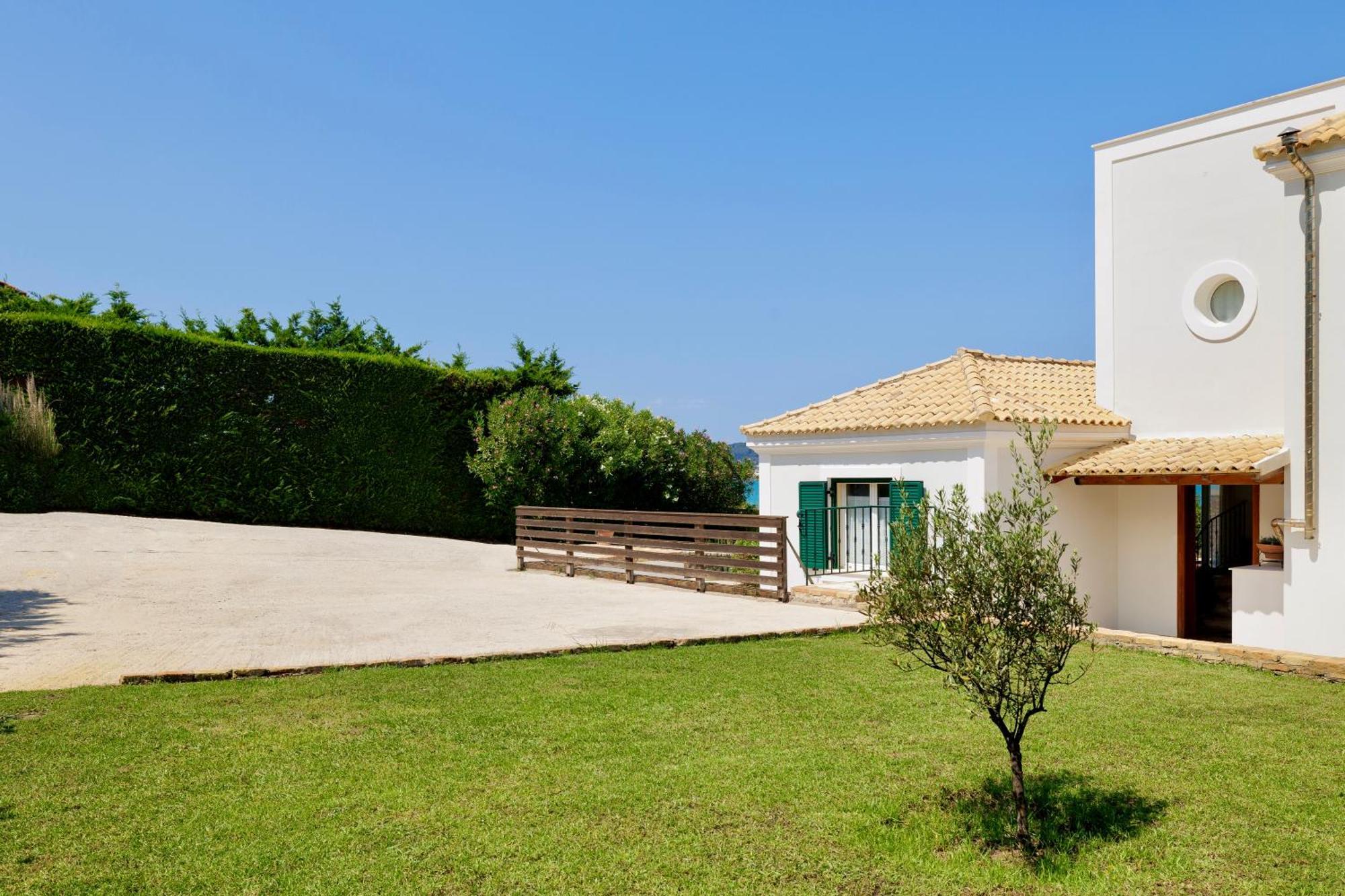 Beachfront Villa Victoras - With Private Beach Sidárion Buitenkant foto