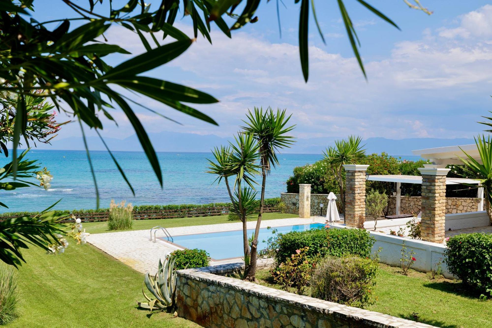 Beachfront Villa Victoras - With Private Beach Sidárion Buitenkant foto
