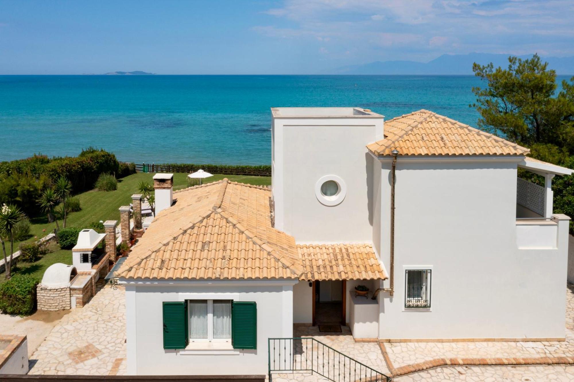 Beachfront Villa Victoras - With Private Beach Sidárion Buitenkant foto