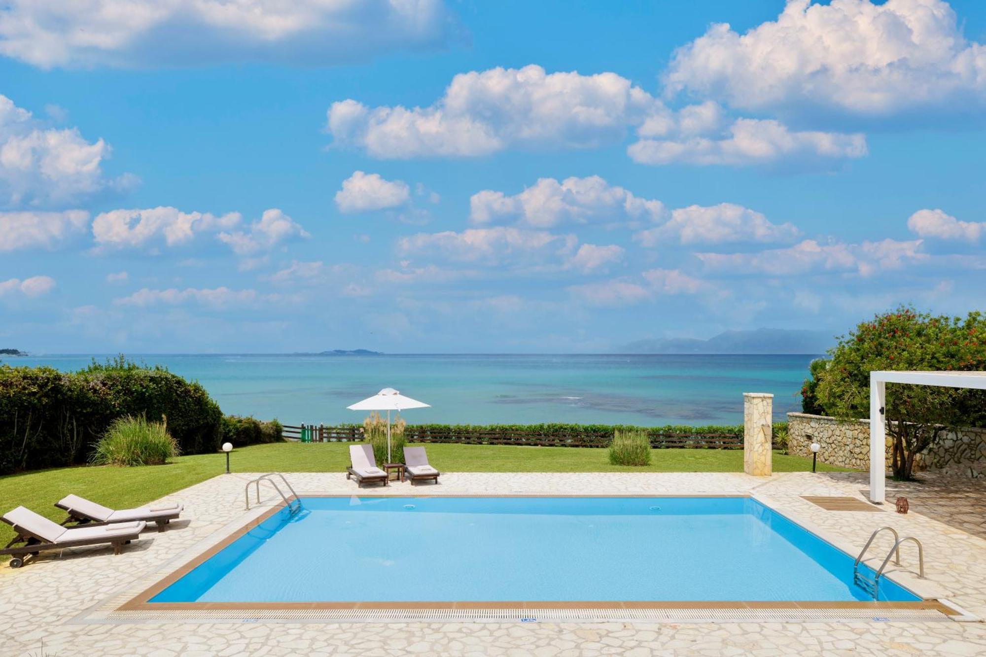 Beachfront Villa Victoras - With Private Beach Sidárion Buitenkant foto